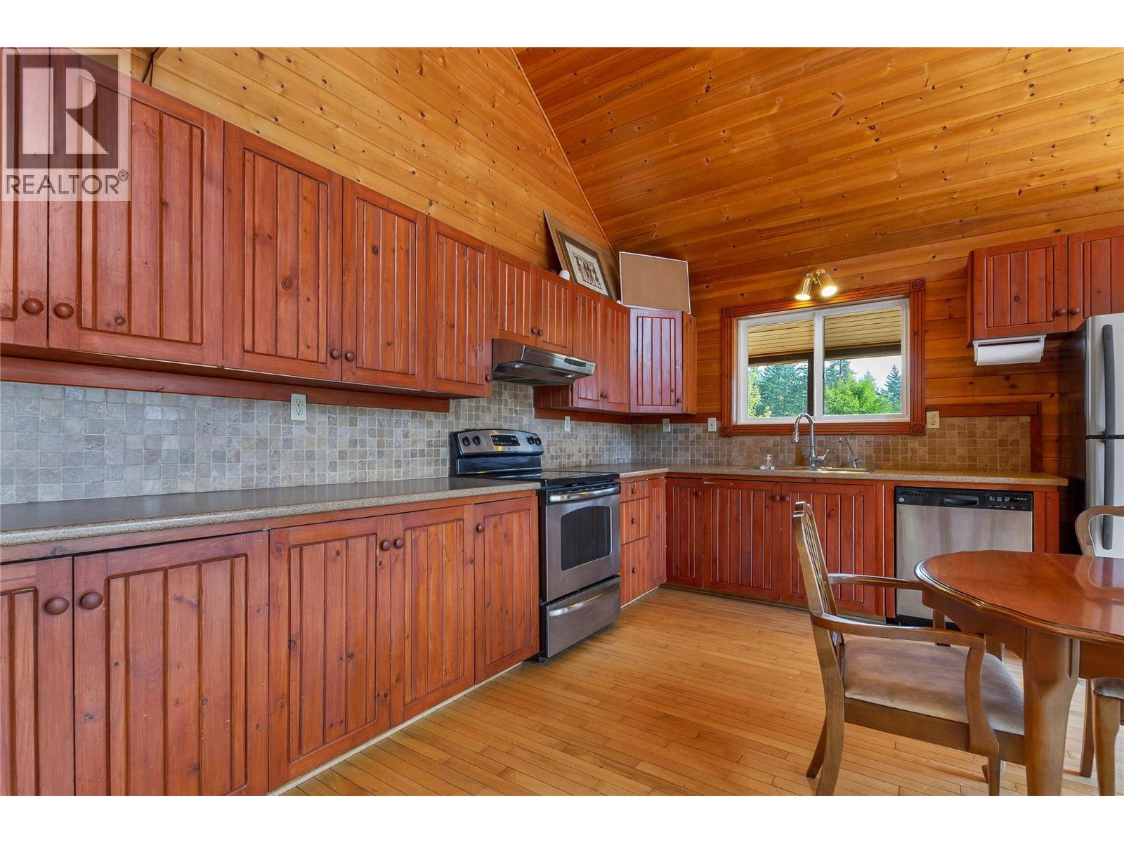 27 Pine Road, Cherryville, British Columbia  V0E 2G3 - Photo 12 - 10401415