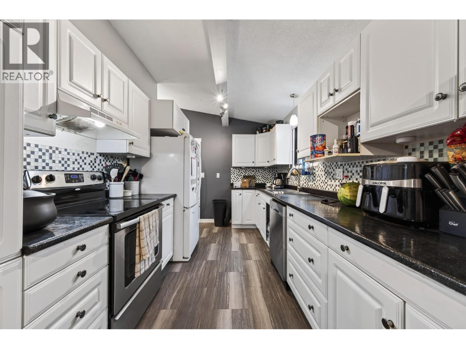 859 Dever Drive, Kamloops, British Columbia  V2B 6P9 - Photo 5 - 10402053
