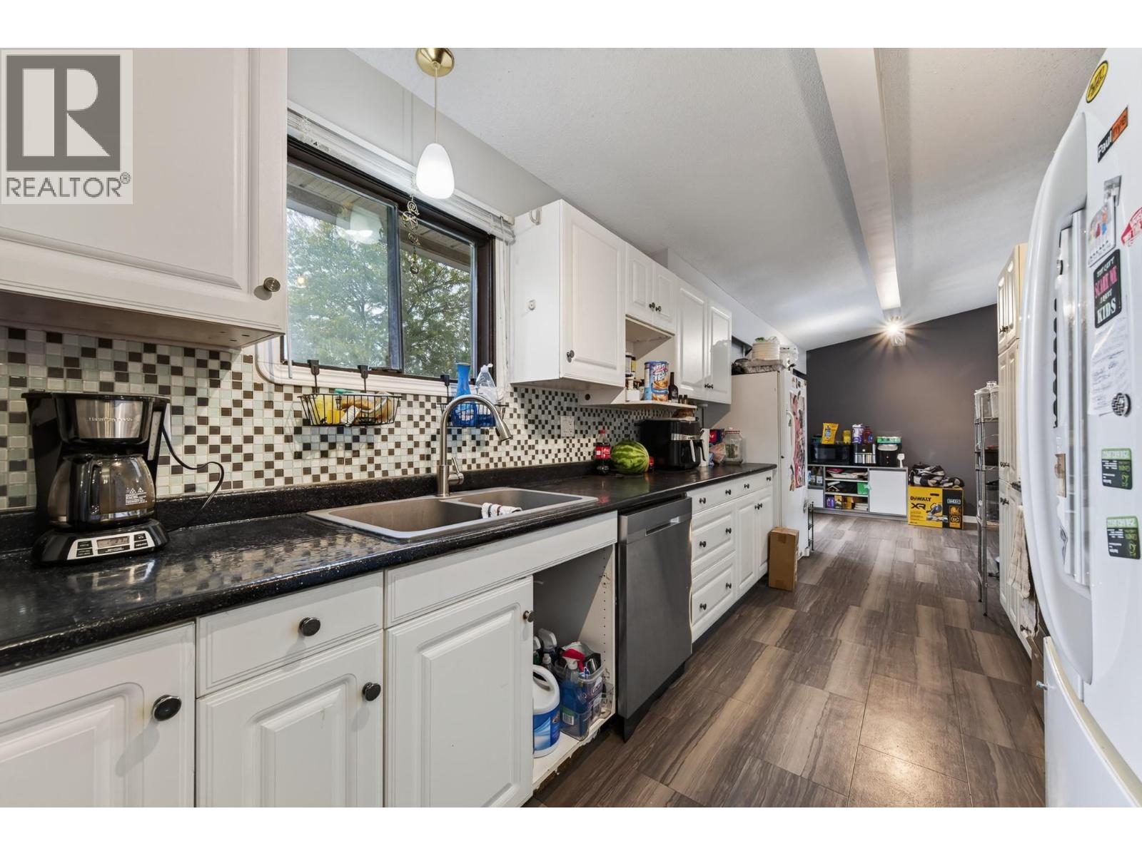 859 Dever Drive, Kamloops, British Columbia  V2B 6P9 - Photo 6 - 10402053
