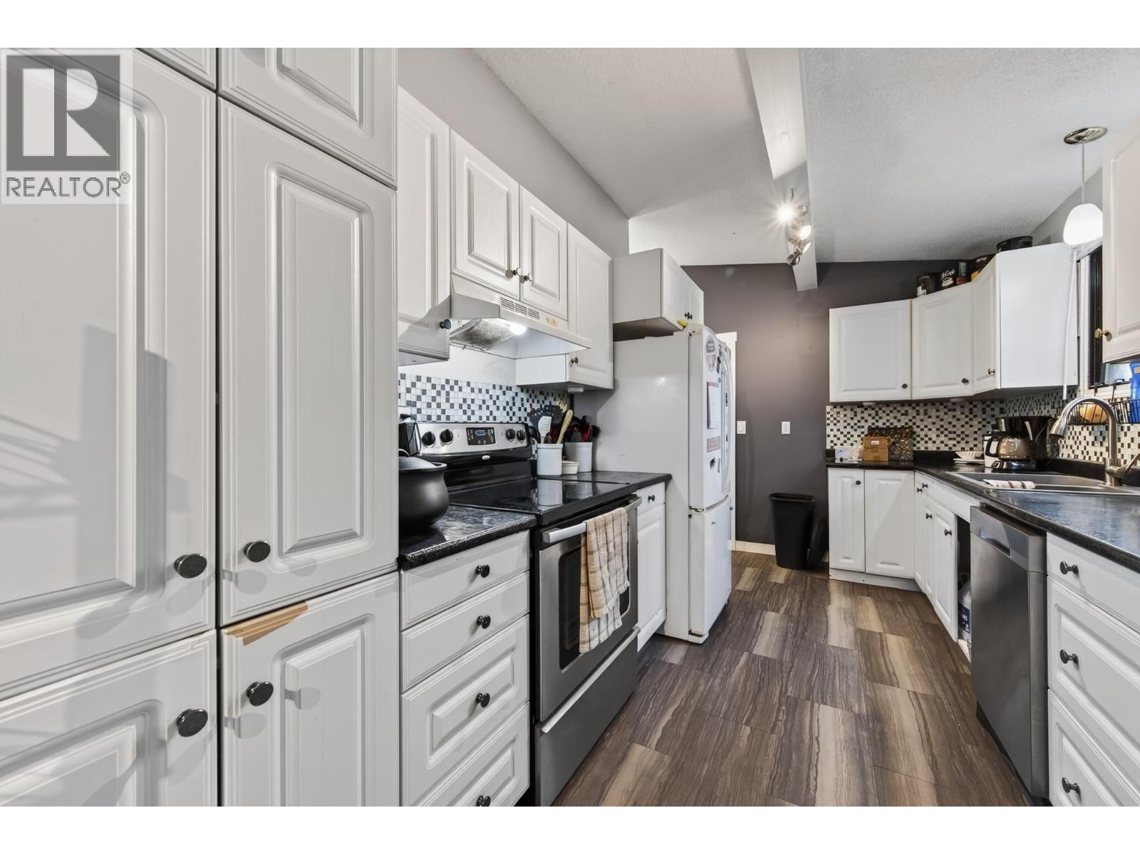 859 Dever Drive, Kamloops, British Columbia  V2B 6P9 - Photo 7 - 10402053