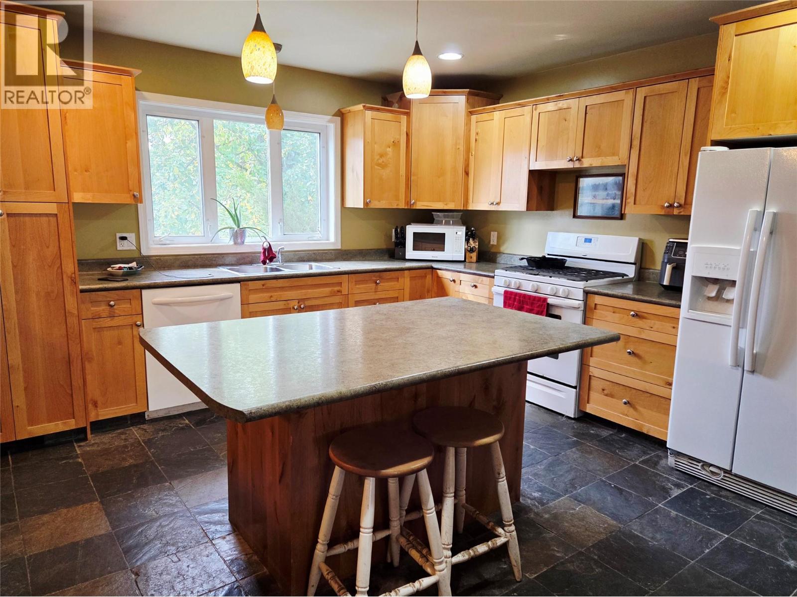 88 103 Avenue, Kimberley, British Columbia  V1A 3A5 - Photo 2 - 10402107