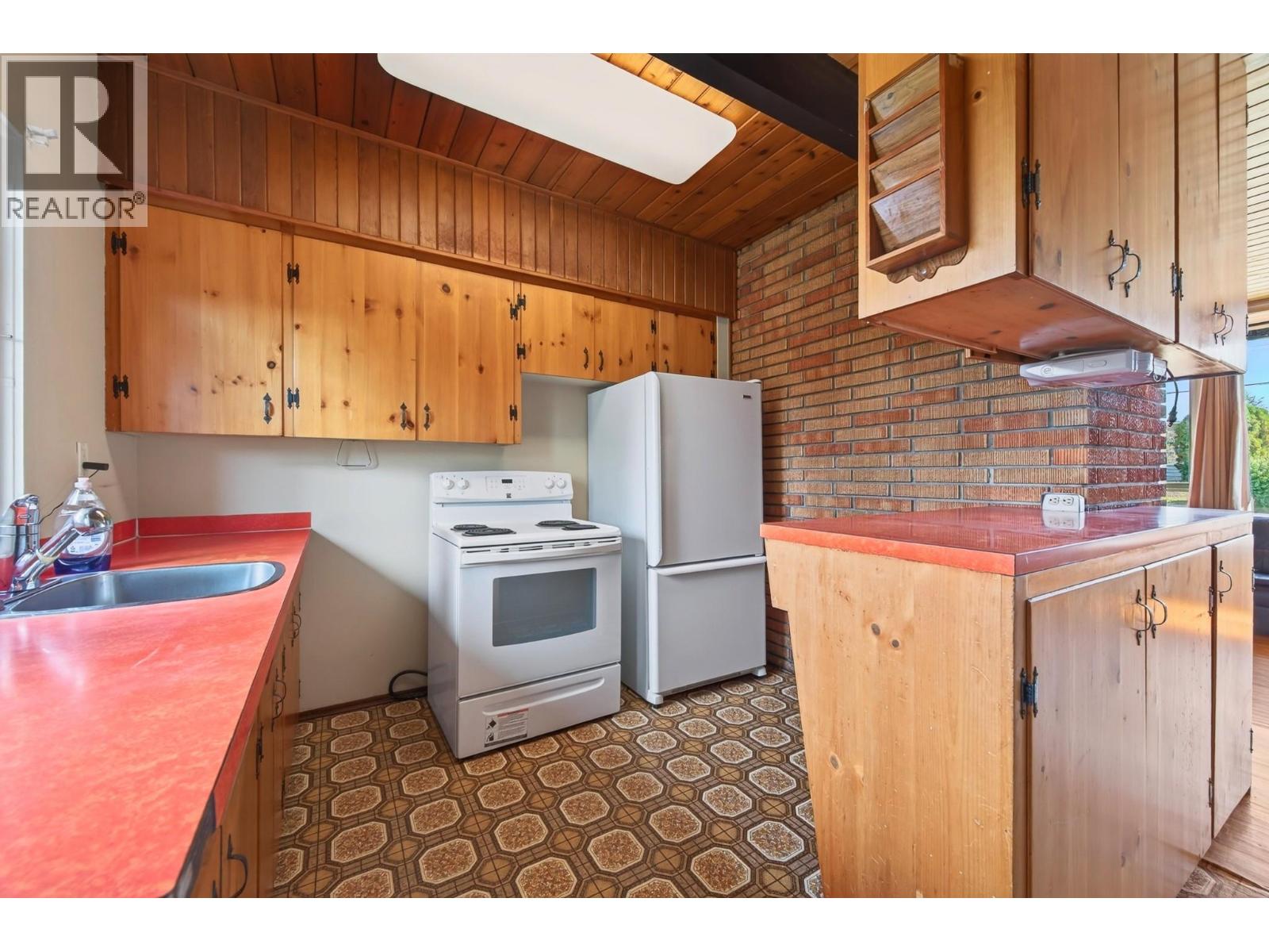 1020 Southill Street, Kamloops, British Columbia  V2B 5M3 - Photo 7 - 10402226