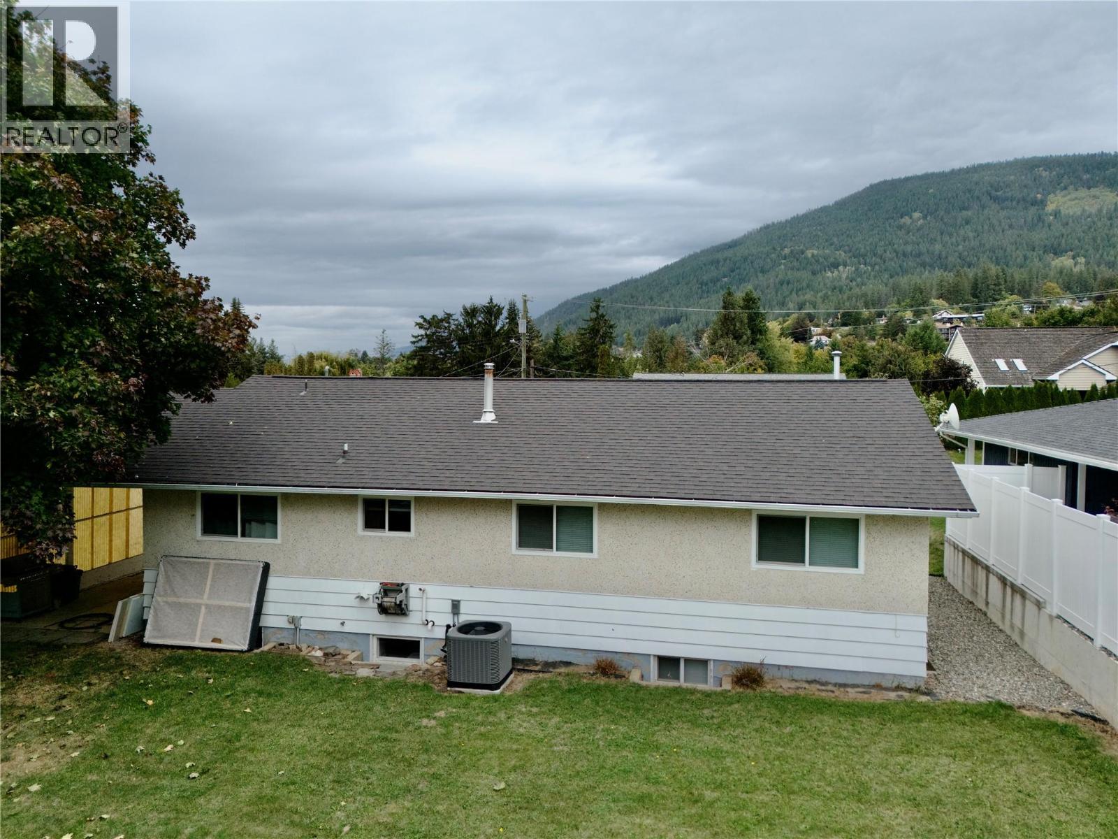 2109 Cedar Street, Creston, British Columbia  V0B 1G5 - Photo 29 - 10402136