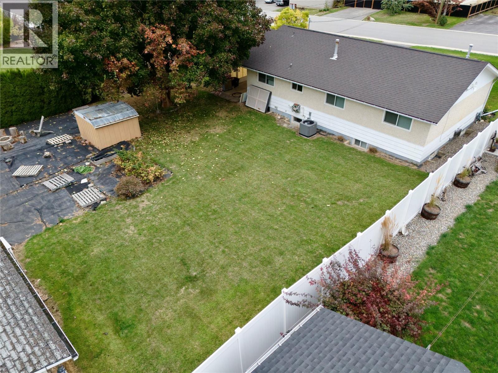 2109 Cedar Street, Creston, British Columbia  V0B 1G5 - Photo 3 - 10402136