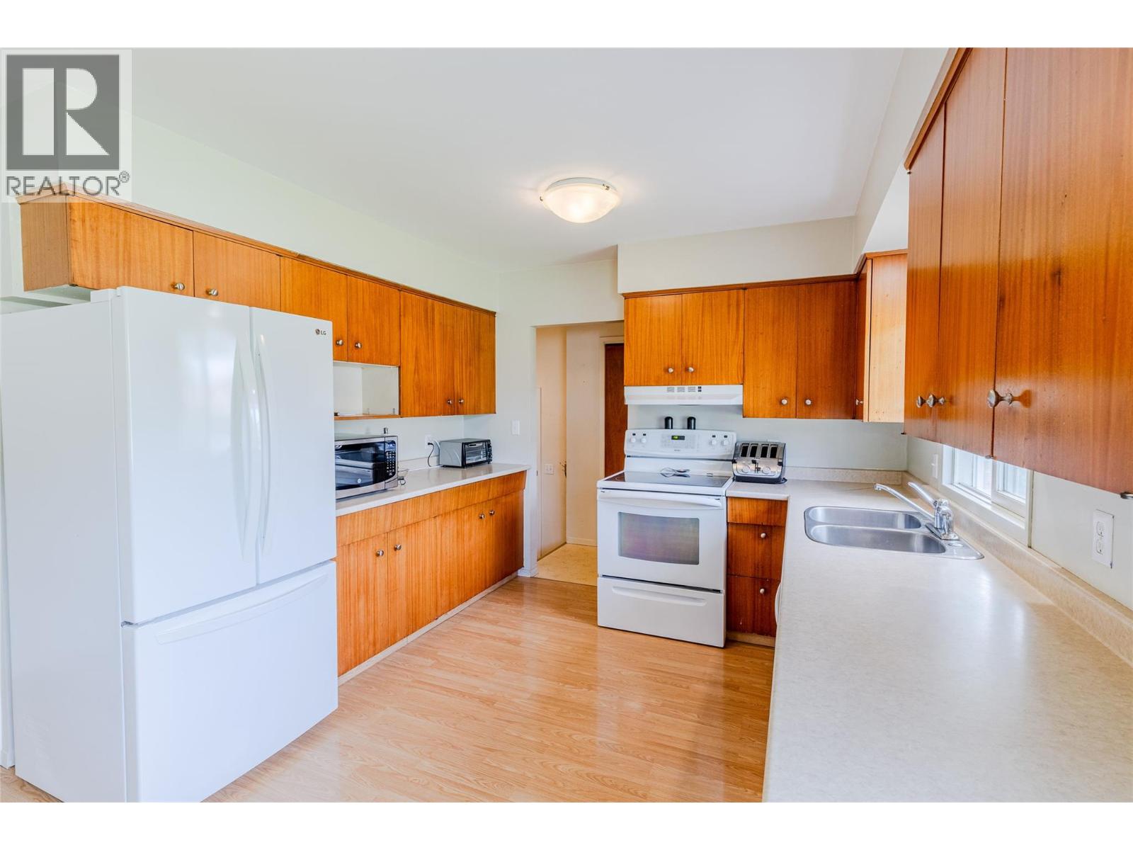 2109 Cedar Street, Creston, British Columbia  V0B 1G5 - Photo 4 - 10402136