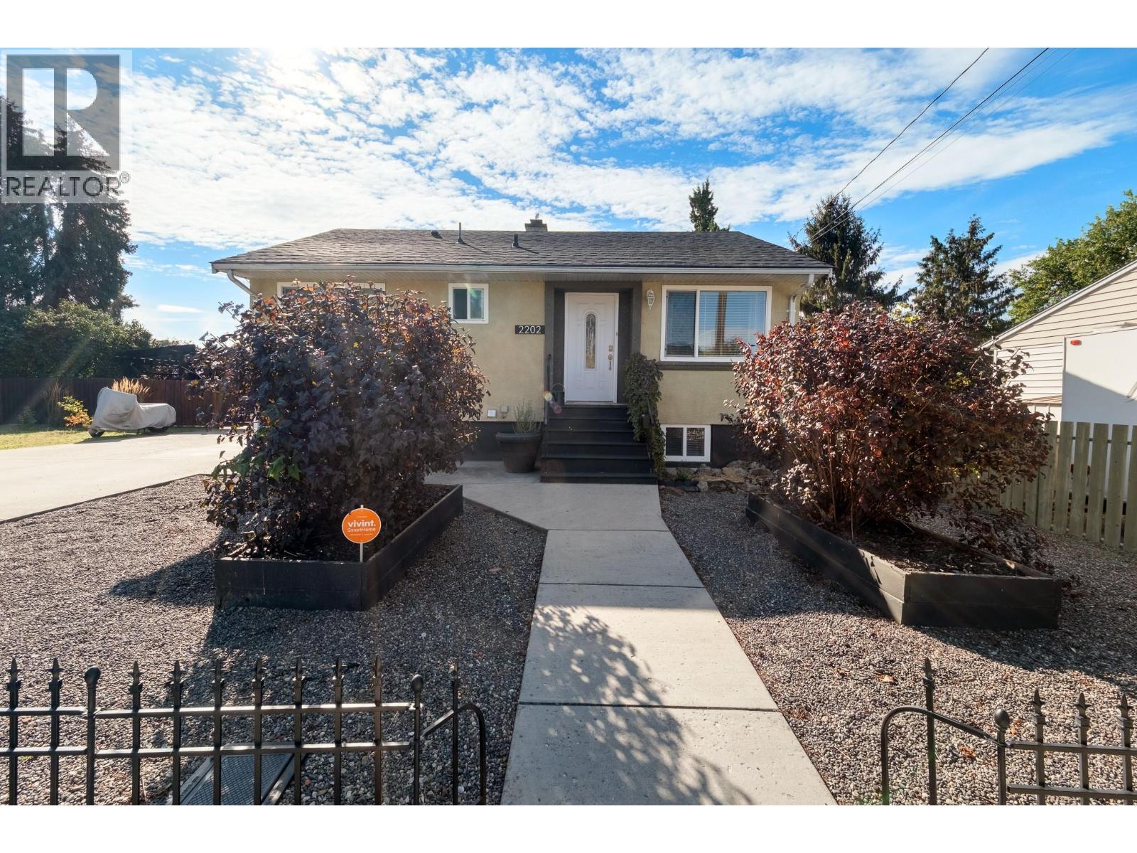 2202 42 Avenue, Vernon, British Columbia  V1T 3J3 - Photo 1 - 10400411