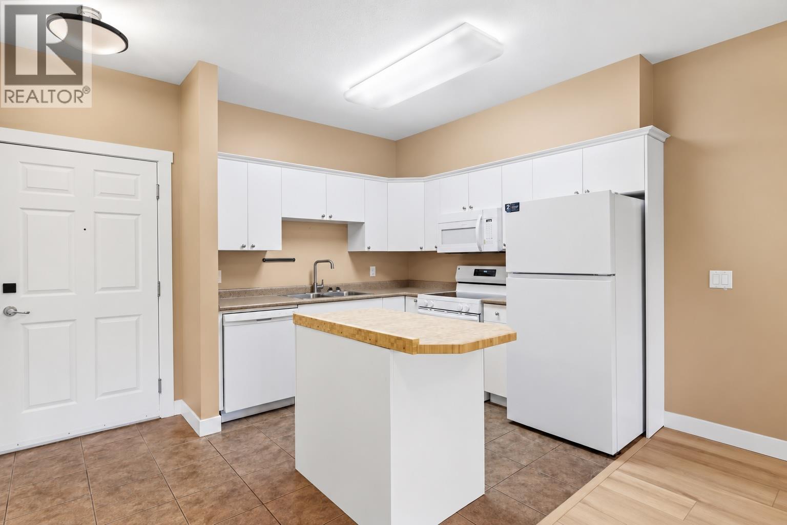 1125 Bernard Avenue Unit# 302, Kelowna, British Columbia  V1Y 6R3 - Photo 2 - 10399166