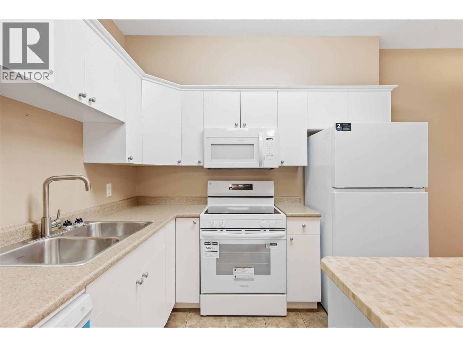 1125 Bernard Avenue Unit# 302, Kelowna, British Columbia  V1Y 6R3 - Photo 3 - 10399166