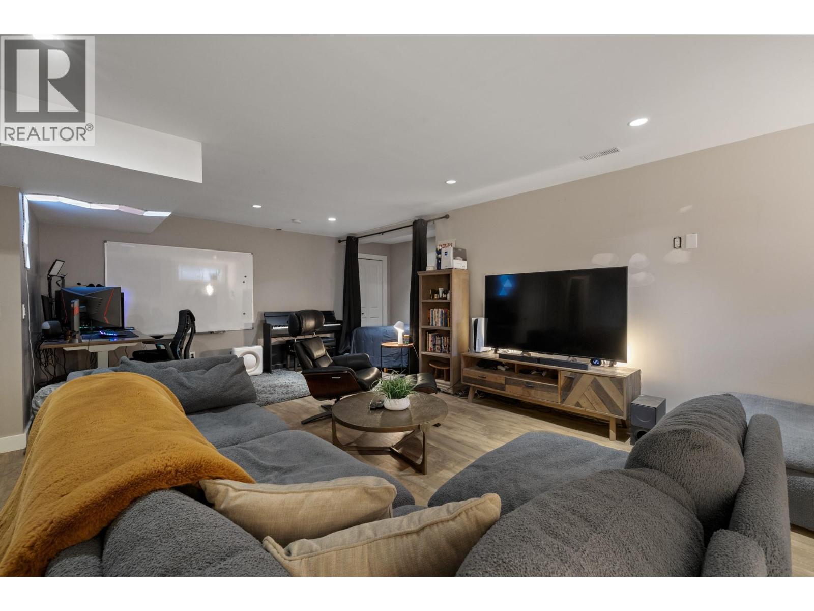 4338 Dunvegan Court, Kelowna, British Columbia  V1W 2N6 - Photo 38 - 10400620