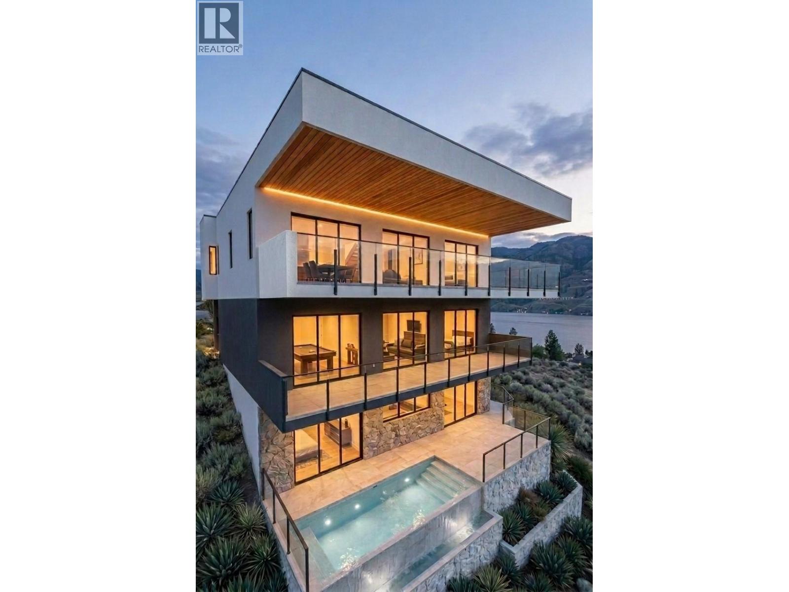 593 Vancouver Avenue, Penticton, British Columbia  V2A 1A4 - Photo 1 - 10402247