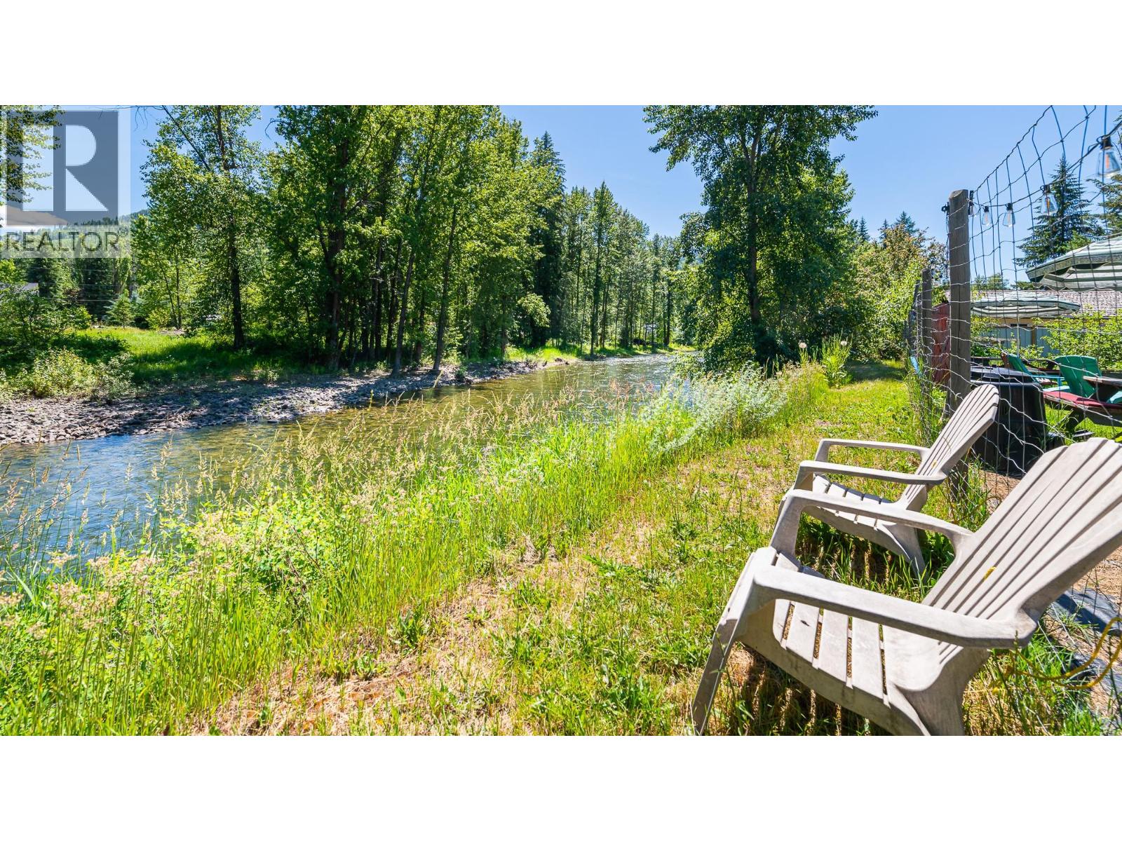 9005 3 & 95 Highway, Yahk, British Columbia  V0B 2P0 - Photo 21 - 10402271