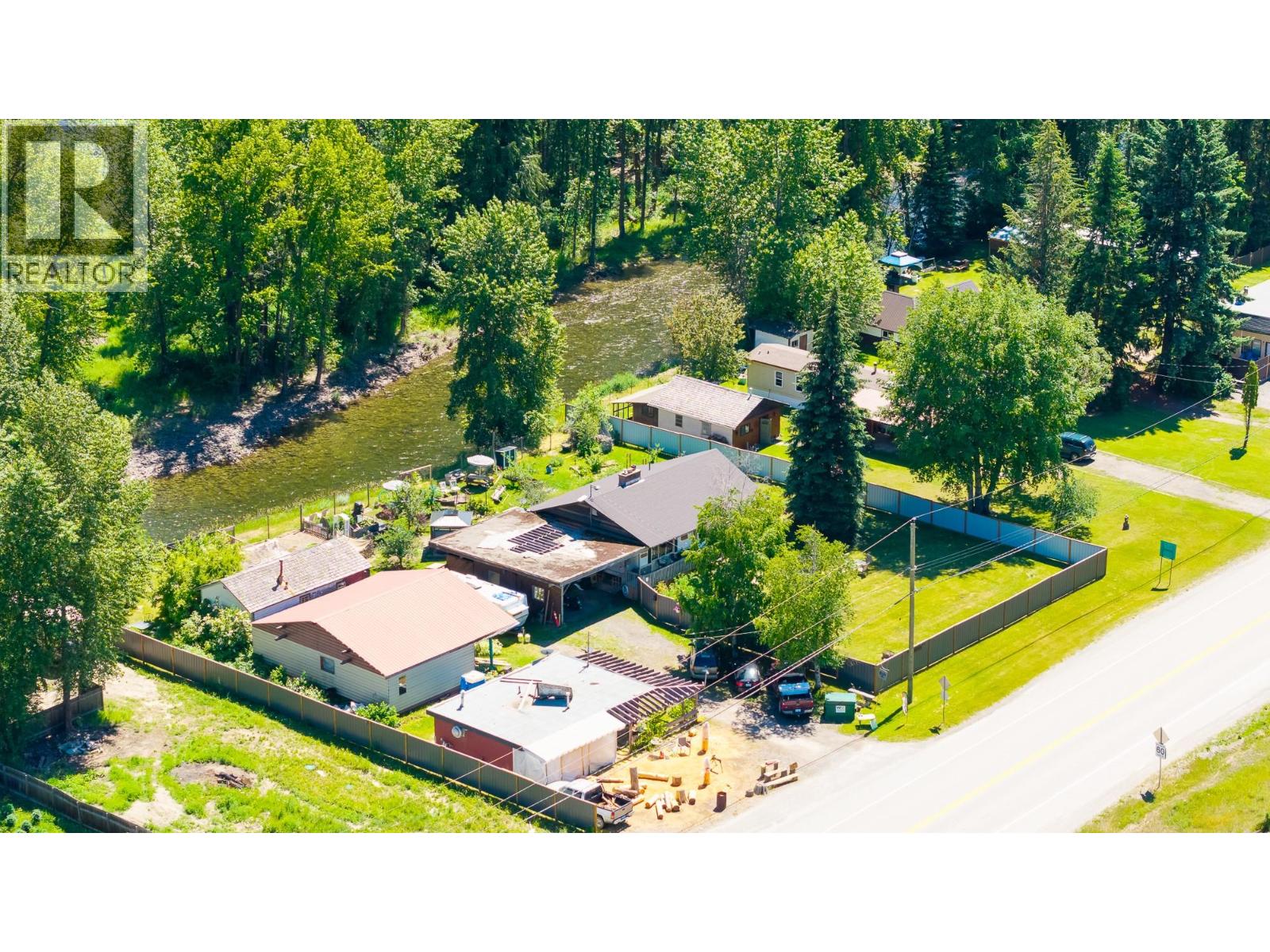 9005 3 & 95 Highway, Yahk, British Columbia  V0B 2P0 - Photo 27 - 10402271
