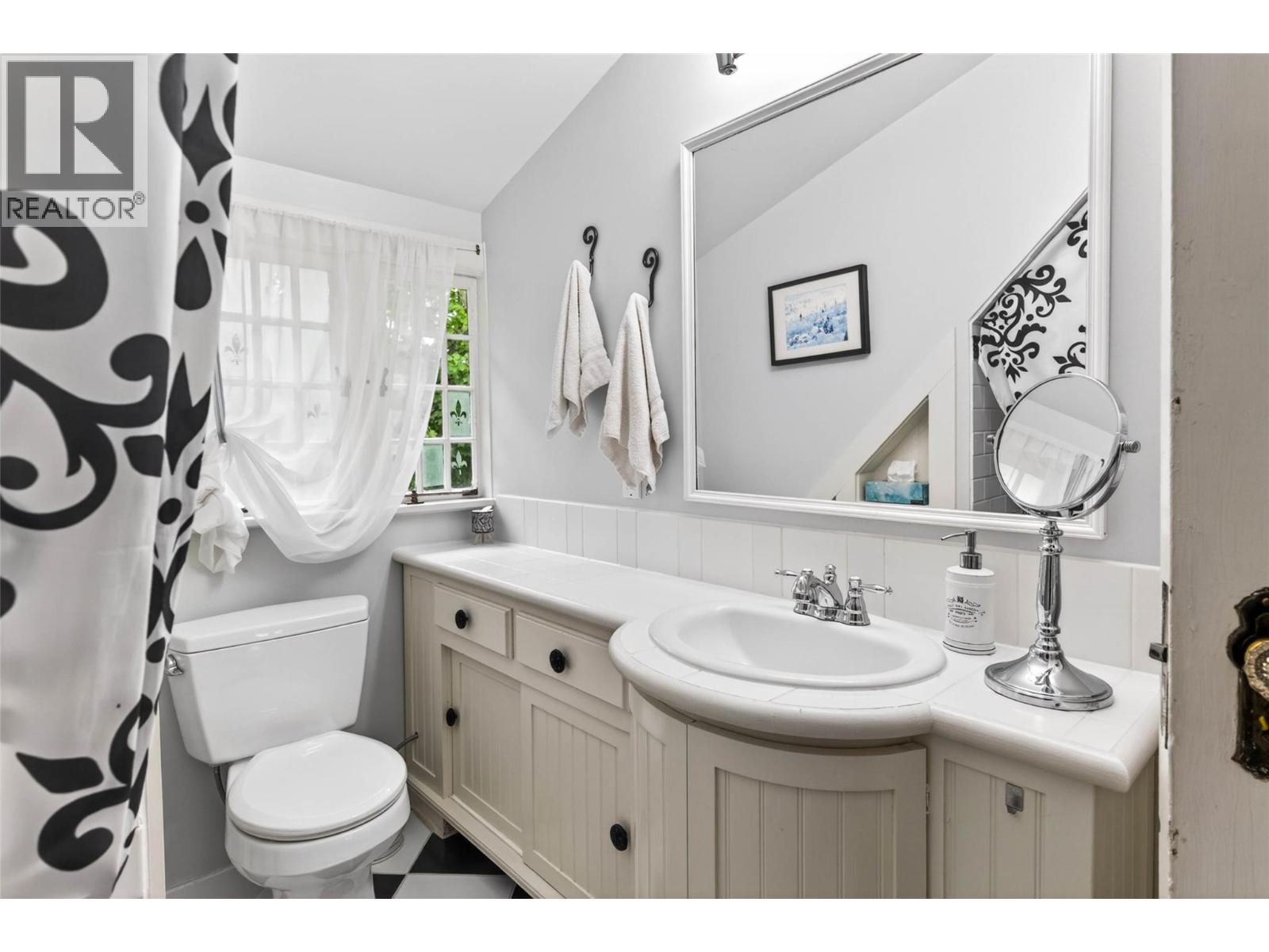 502 Houston Street, Nelson, British Columbia  V1L 5H7 - Photo 29 - 10402076