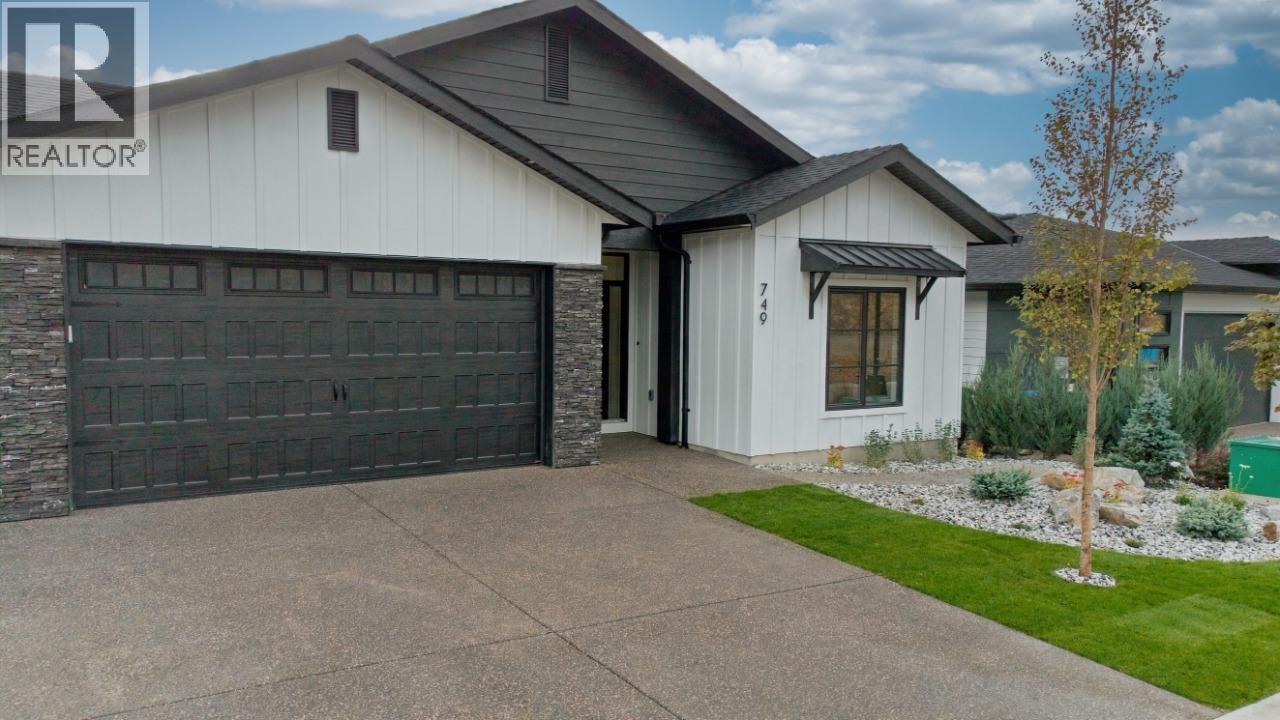 749 Carleton Street, Kelowna, British Columbia  V1V 0A8 - Photo 1 - 10402309