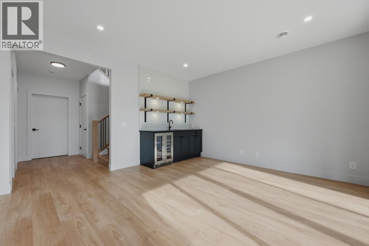749 Carleton Street, Kelowna, British Columbia  V1V 0A8 - Photo 41 - 10402309