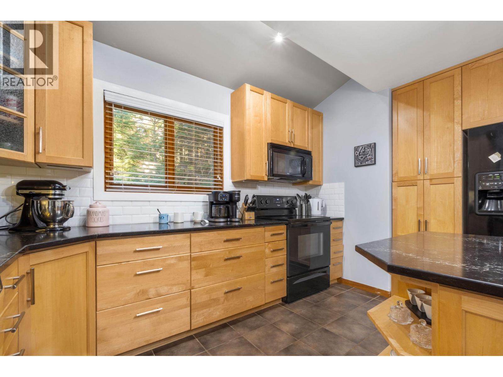 270 East Wilson Creek Road, Rosebery, British Columbia  V0G 1S1 - Photo 15 - 10402216