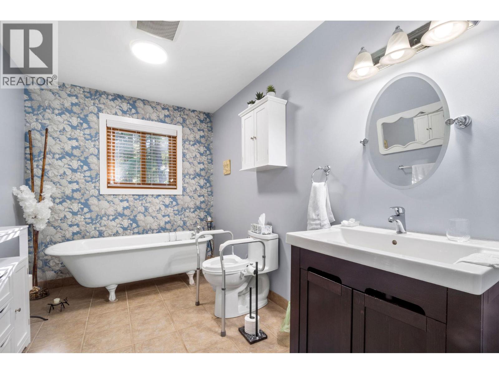 270 East Wilson Creek Road, Rosebery, British Columbia  V0G 1S1 - Photo 19 - 10402216