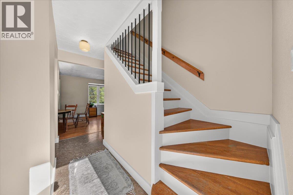 4895 Selkirk Avenue, Edgewater, British Columbia  V0A 1E0 - Photo 19 - 10402173