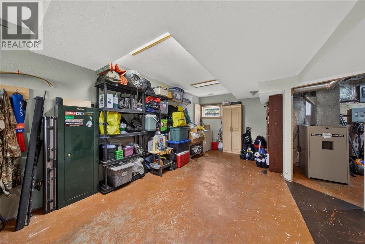 4895 Selkirk Avenue, Edgewater, British Columbia  V0A 1E0 - Photo 24 - 10402173