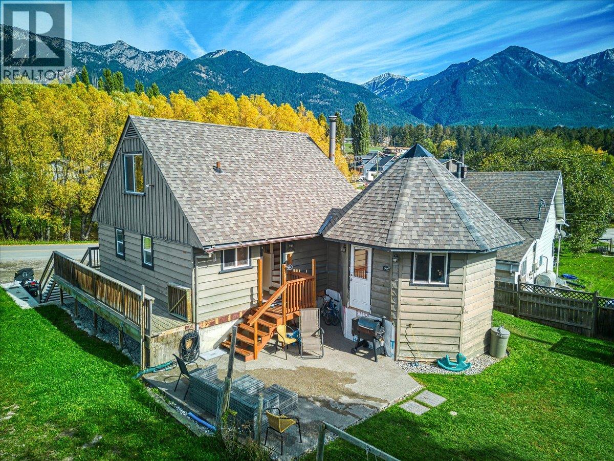 4895 Selkirk Avenue, Edgewater, British Columbia  V0A 1E0 - Photo 27 - 10402173