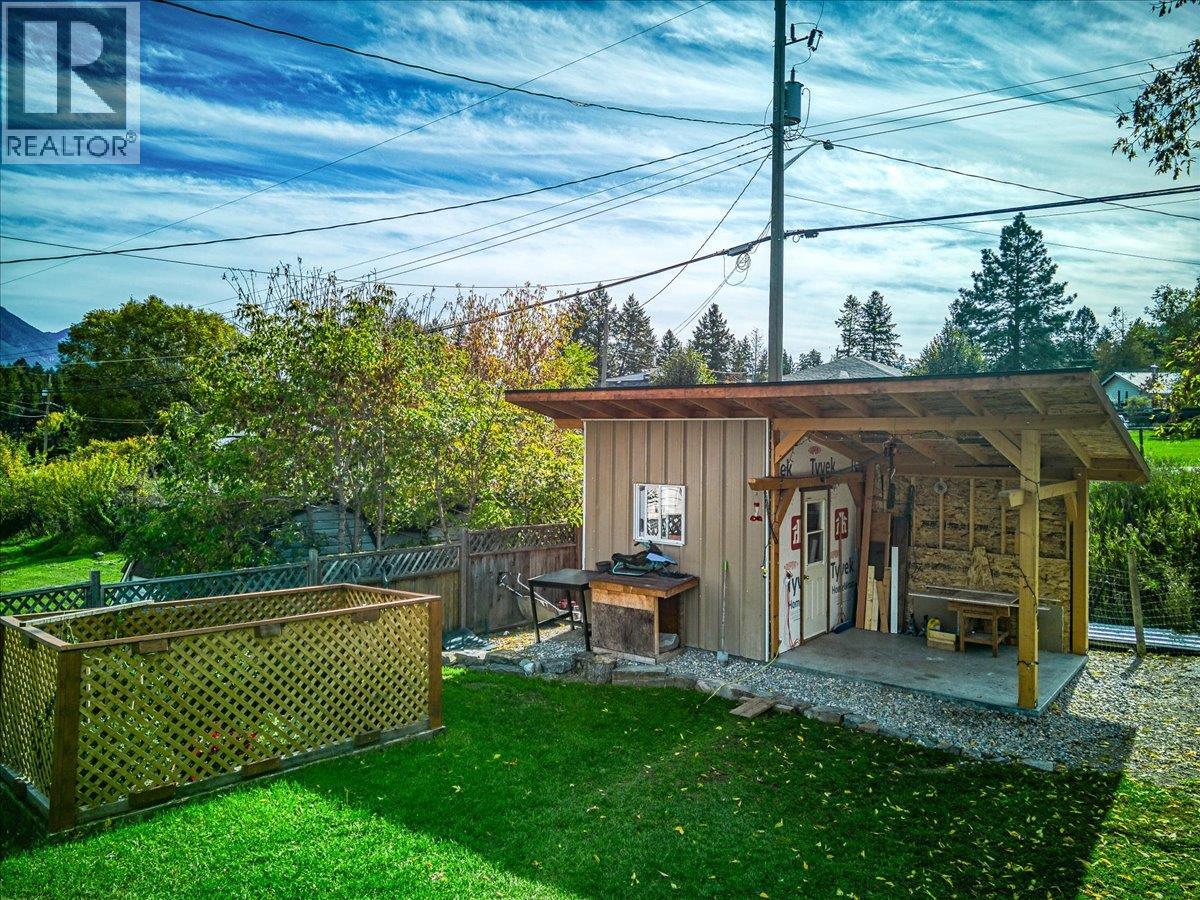 4895 Selkirk Avenue, Edgewater, British Columbia  V0A 1E0 - Photo 29 - 10402173