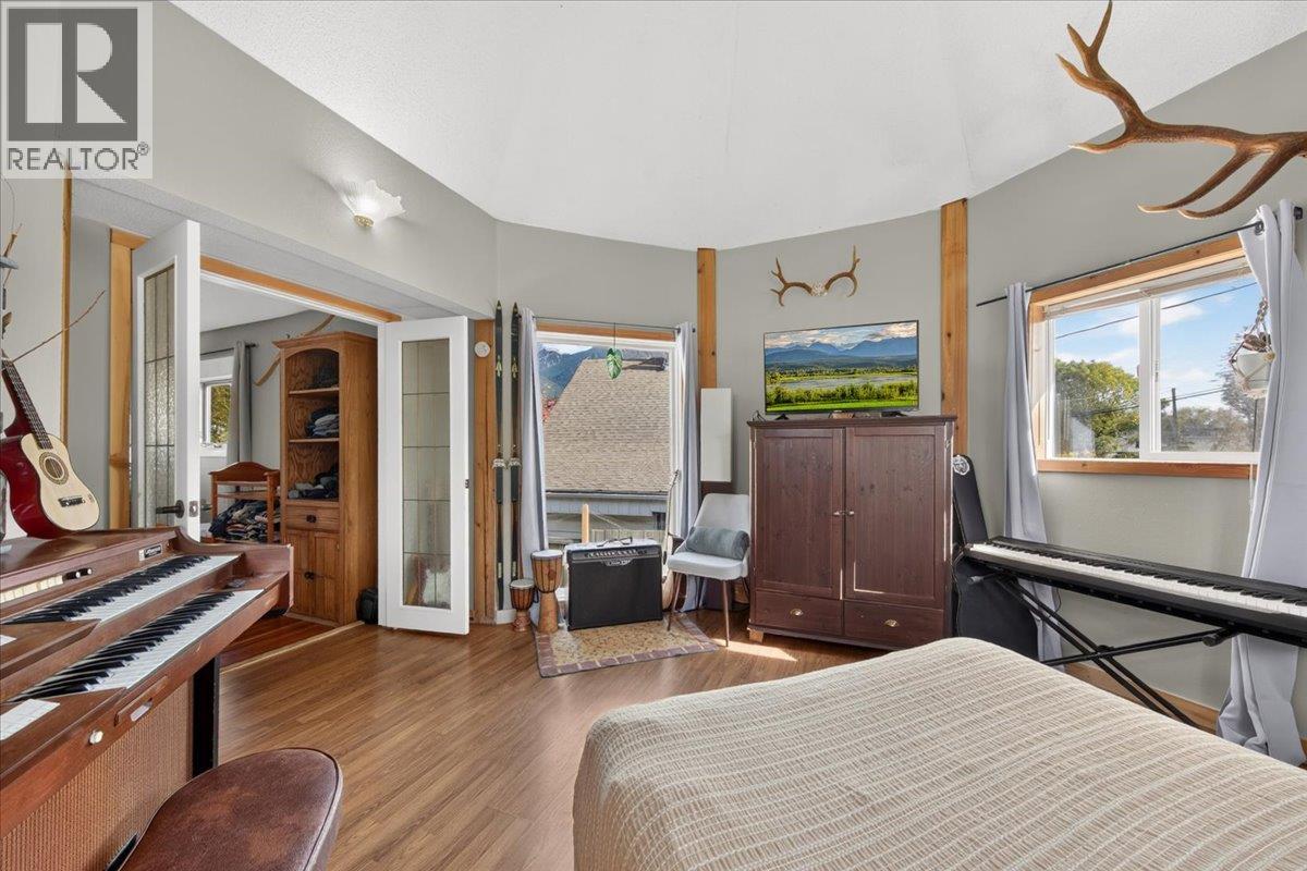 4895 Selkirk Avenue, Edgewater, British Columbia  V0A 1E0 - Photo 47 - 10402173