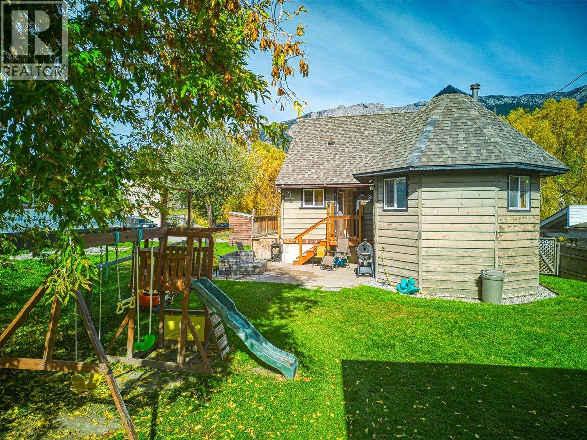 4895 Selkirk Avenue, Edgewater, British Columbia  V0A 1E0 - Photo 61 - 10402173