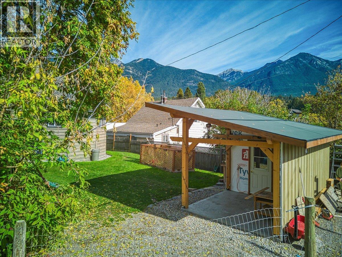 4895 Selkirk Avenue, Edgewater, British Columbia  V0A 1E0 - Photo 63 - 10402173