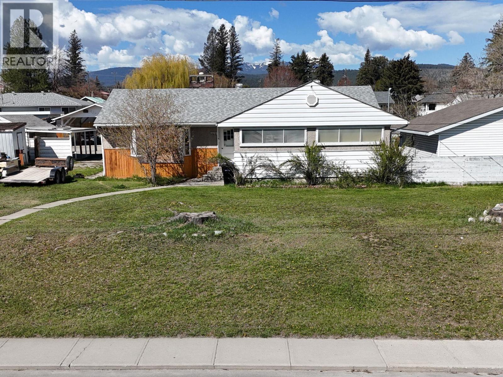 325 14 Avenue S, Cranbrook, British Columbia  V1C 2X5 - Photo 1 - 10400102