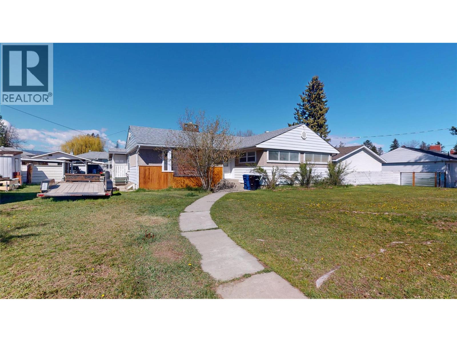 325 14 Avenue S, Cranbrook, British Columbia  V1C 2X5 - Photo 2 - 10400102