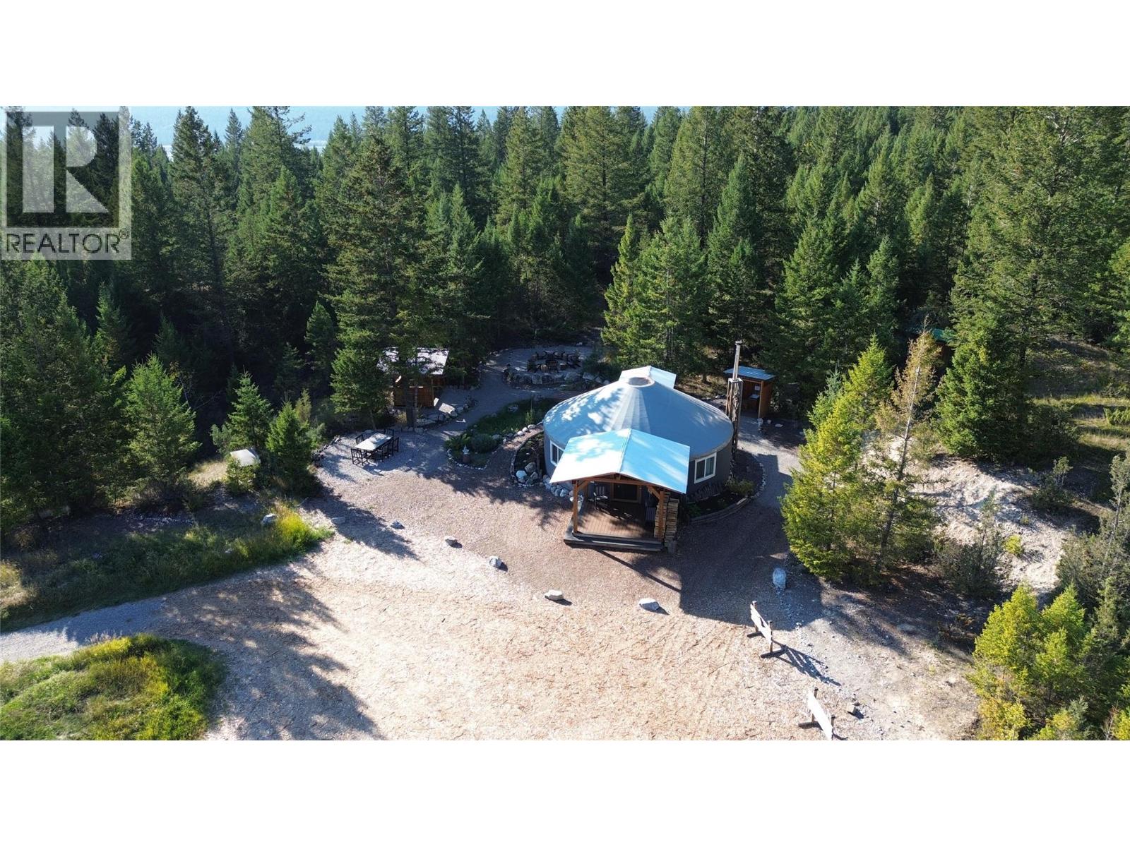 7058 95 Highway, Radium Hot Springs, British Columbia  V0A 1M0 - Photo 1 - 10402033