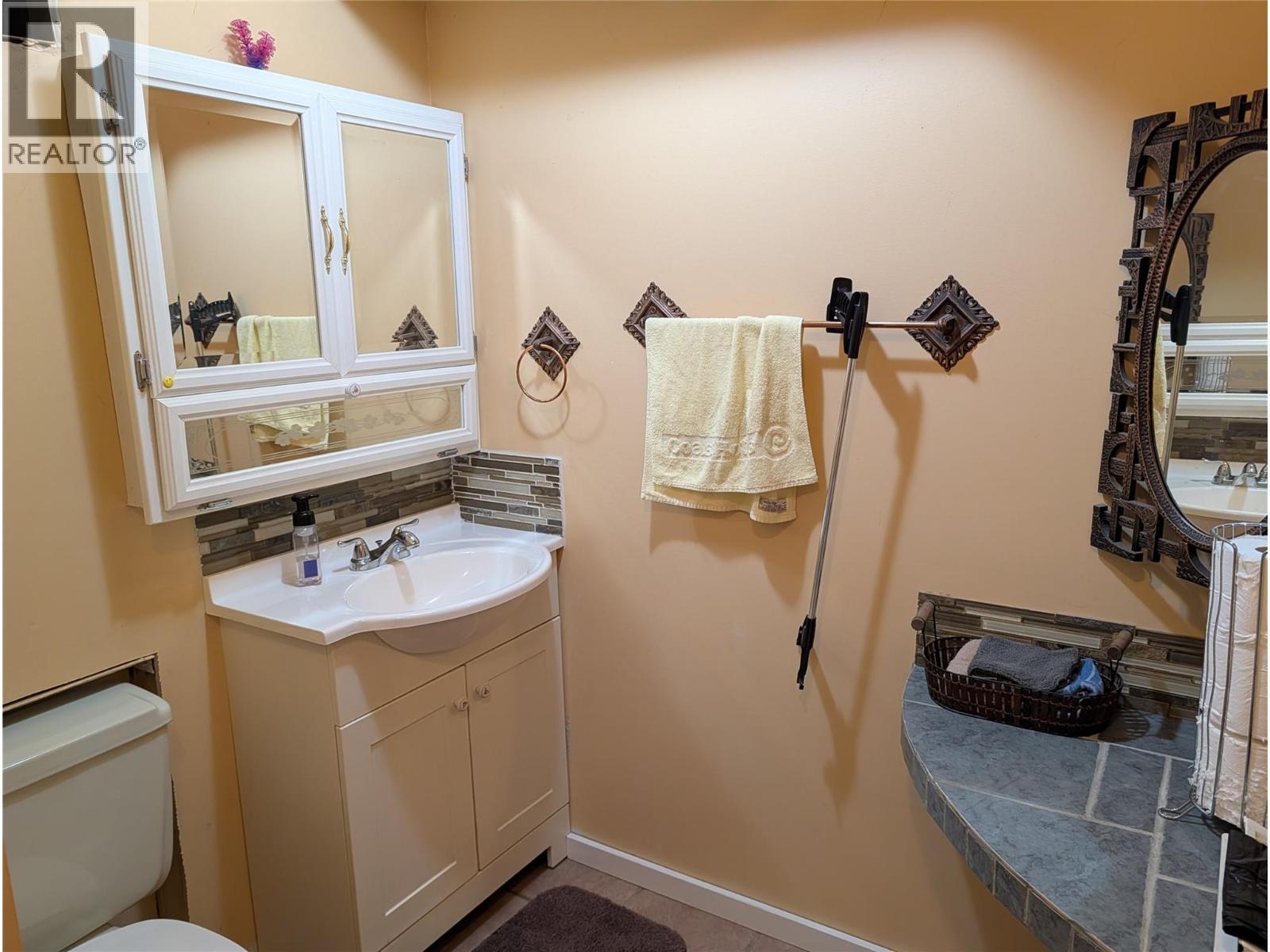 8893 Holding Road, Adams Lake, British Columbia  V0E 1M2 - Photo 32 - 10402067
