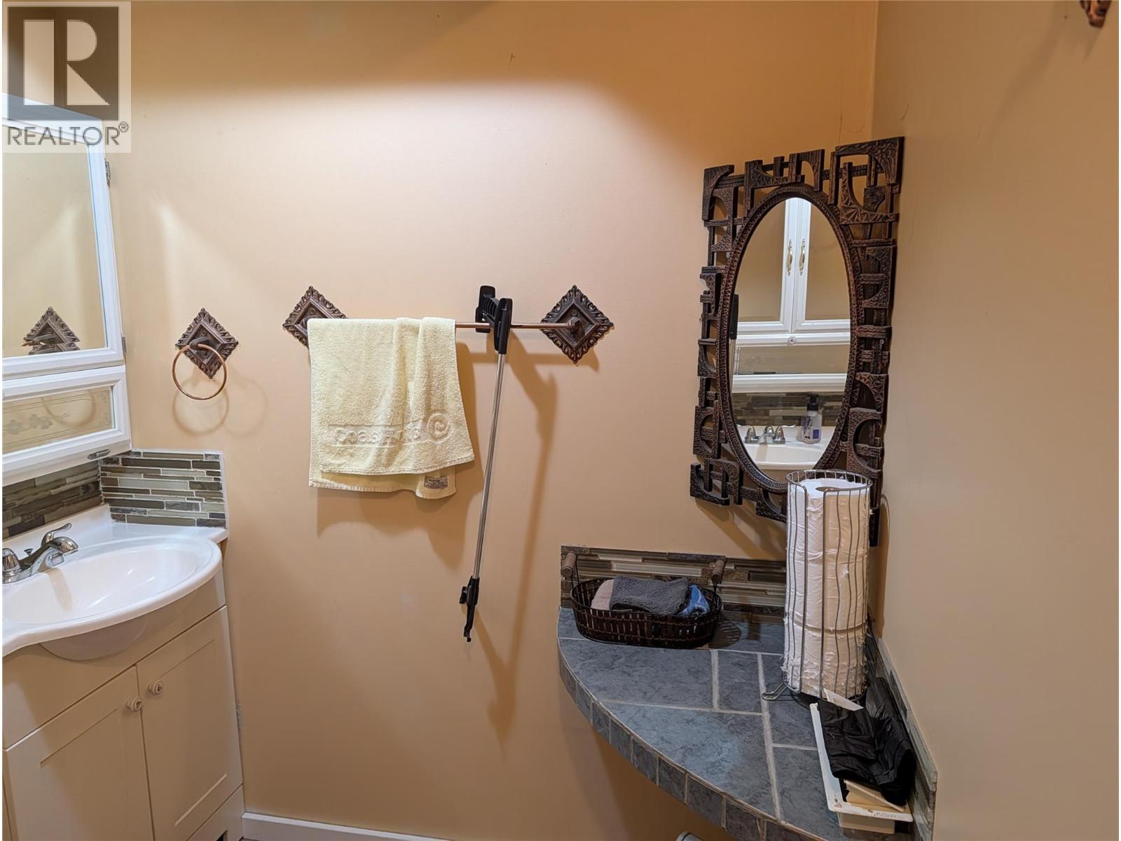 8893 Holding Road, Adams Lake, British Columbia  V0E 1M2 - Photo 33 - 10402067