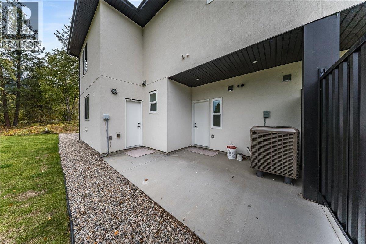 3736 Toba Road, Castlegar, British Columbia  V1N 4Y3 - Photo 5 - 10402179