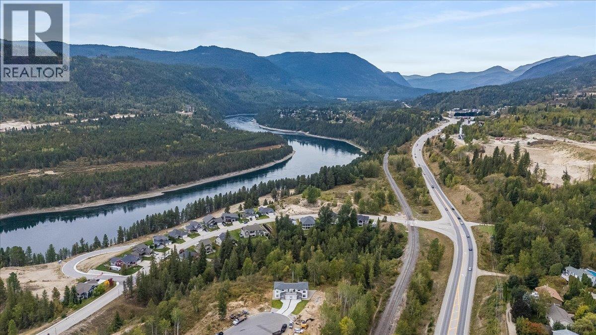 3736 Toba Road, Castlegar, British Columbia  V1N 4Y3 - Photo 9 - 10402179