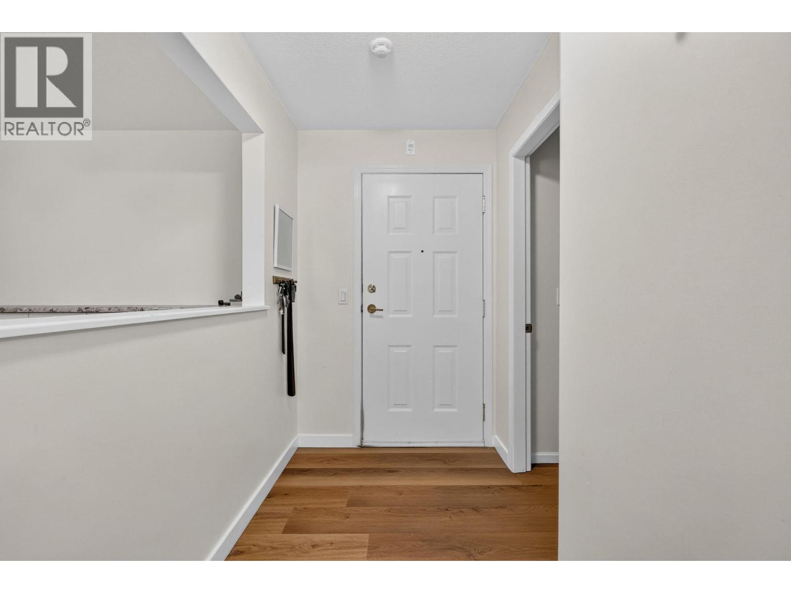 920 Glenwood Avenue Unit# 208, Kelowna, British Columbia  V1Y 9P2 - Photo 3 - 10402310