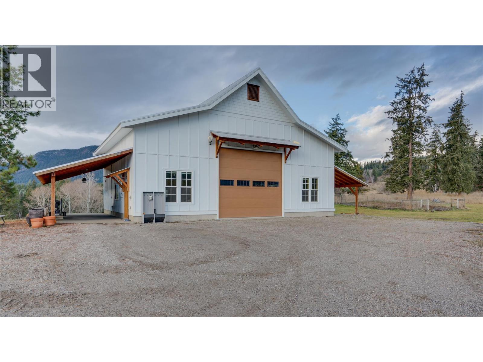 3922 Hullcar Road, Armstrong, British Columbia  V4Y 0M7 - Photo 11 - 10401785