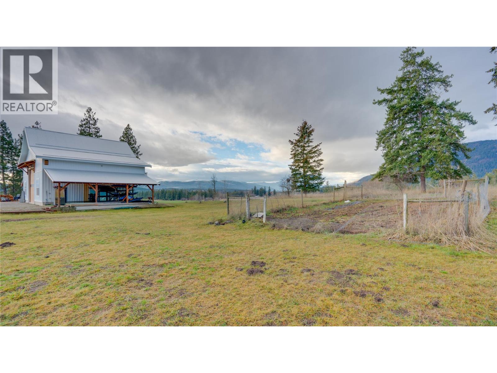 3922 Hullcar Road, Armstrong, British Columbia  V4Y 0M7 - Photo 13 - 10401785