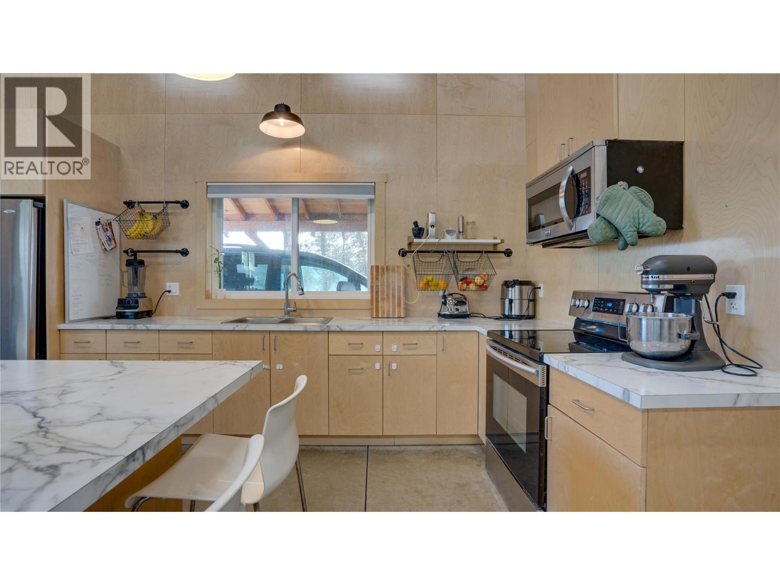 3922 Hullcar Road, Armstrong, British Columbia  V4Y 0M7 - Photo 22 - 10401785