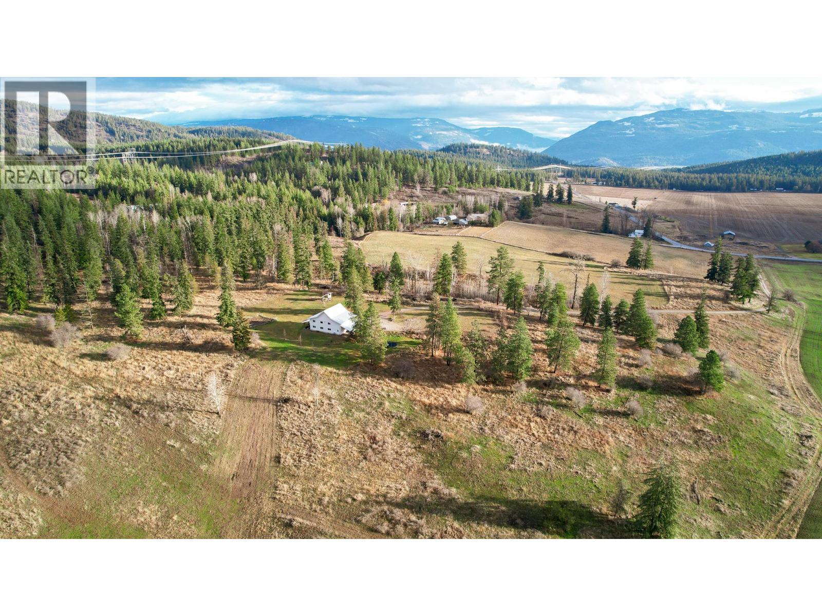 3922 Hullcar Road, Armstrong, British Columbia  V4Y 0M7 - Photo 3 - 10401785