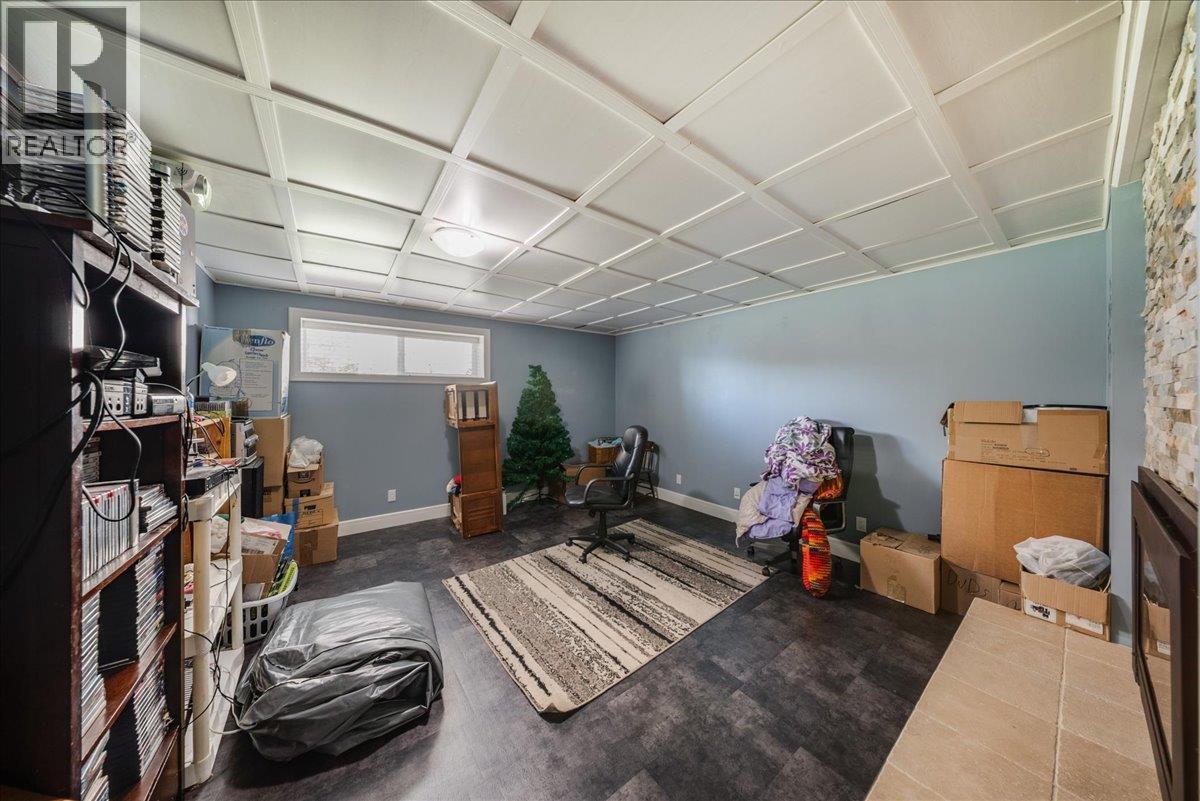 290 8th Avenue, Montrose, British Columbia  V0G 1P0 - Photo 18 - 10402155