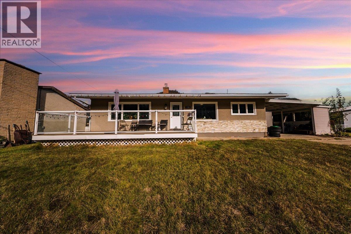 290 8th Avenue, Montrose, British Columbia  V0G 1P0 - Photo 2 - 10402155