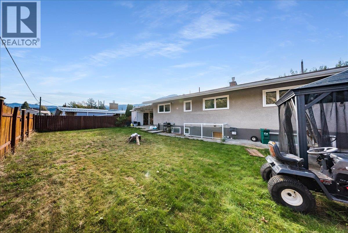 290 8th Avenue, Montrose, British Columbia  V0G 1P0 - Photo 27 - 10402155