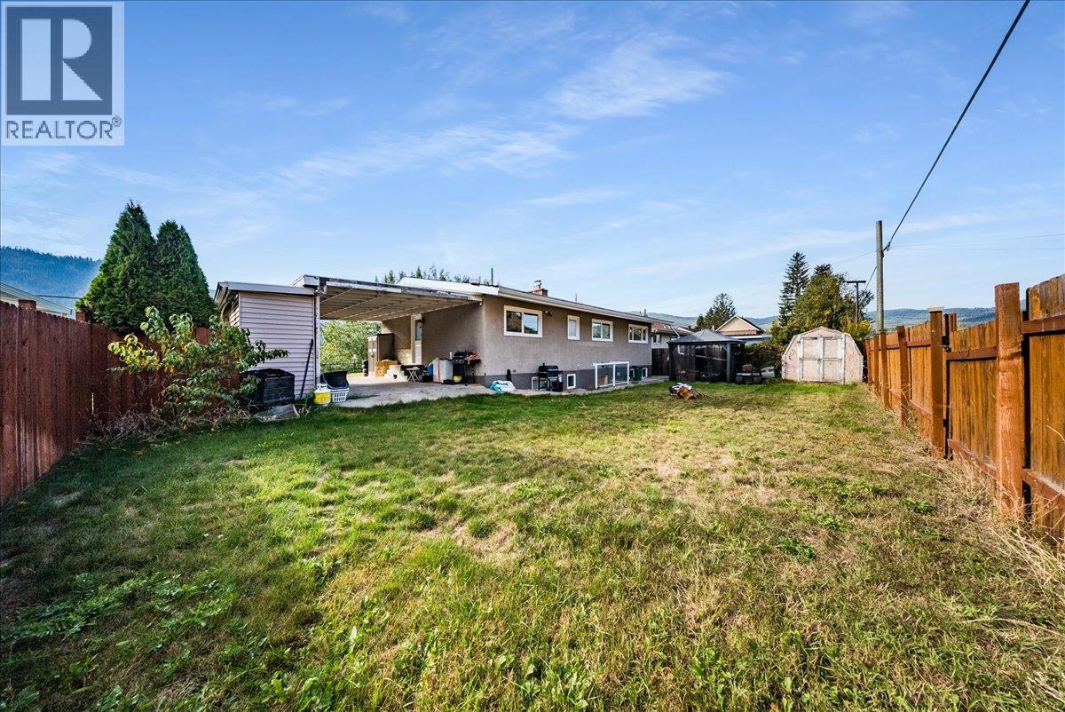 290 8th Avenue, Montrose, British Columbia  V0G 1P0 - Photo 28 - 10402155