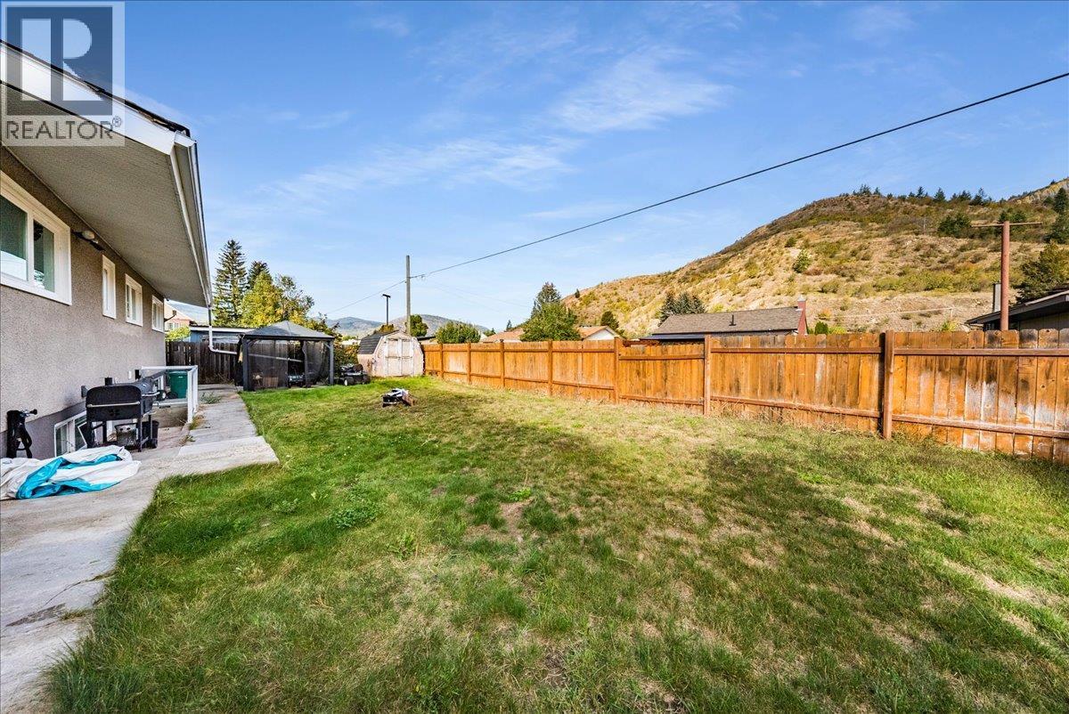 290 8th Avenue, Montrose, British Columbia  V0G 1P0 - Photo 29 - 10402155