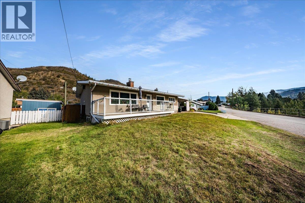 290 8th Avenue, Montrose, British Columbia  V0G 1P0 - Photo 32 - 10402155