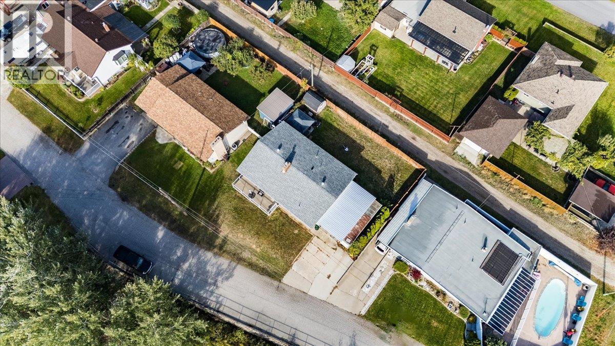290 8th Avenue, Montrose, British Columbia  V0G 1P0 - Photo 34 - 10402155