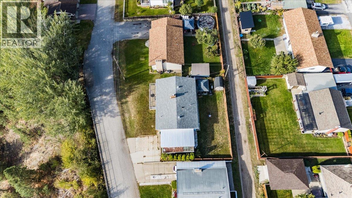 290 8th Avenue, Montrose, British Columbia  V0G 1P0 - Photo 35 - 10402155