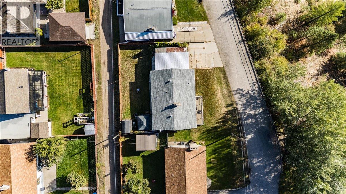 290 8th Avenue, Montrose, British Columbia  V0G 1P0 - Photo 37 - 10402155