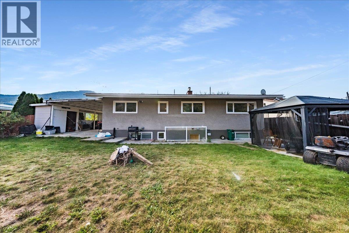290 8th Avenue, Montrose, British Columbia  V0G 1P0 - Photo 5 - 10402155